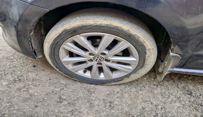 2014 Volkswagen Polo HIGHLINE DIESEL, Diesel, Manual, 1,32,257 km, tyre