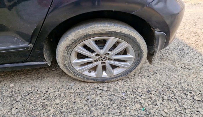 2014 Volkswagen Polo HIGHLINE DIESEL, Diesel, Manual, 1,32,257 km, tyre