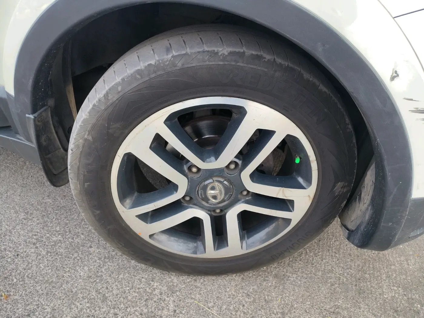 2019 Tata Hexa XTA 4X2 6 STR, Diesel, Automatic, 43,429 km, tyre