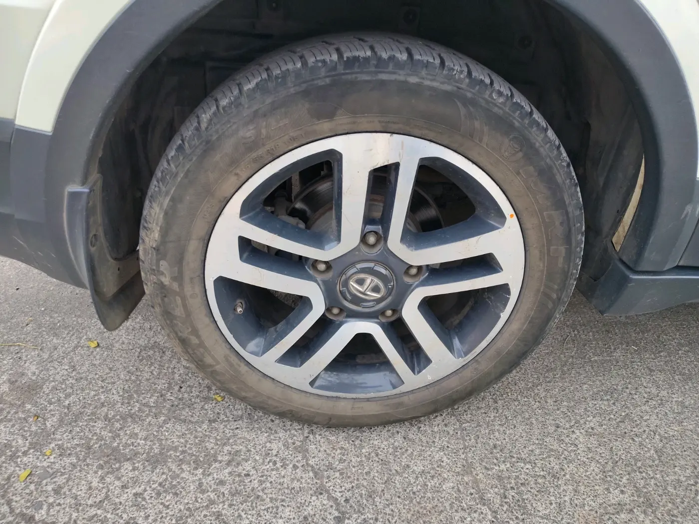 2019 Tata Hexa XTA 4X2 6 STR, Diesel, Automatic, 43,429 km, tyre
