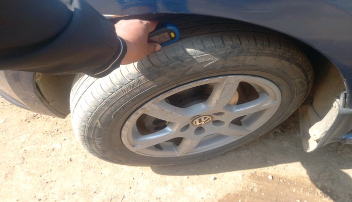 2012 Volkswagen Vento HIGHLINE 1.6 MPI, Petrol, Manual, 1,43,252 km, tyre