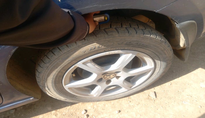 2012 Volkswagen Vento HIGHLINE 1.6 MPI, Petrol, Manual, 1,43,252 km, tyre