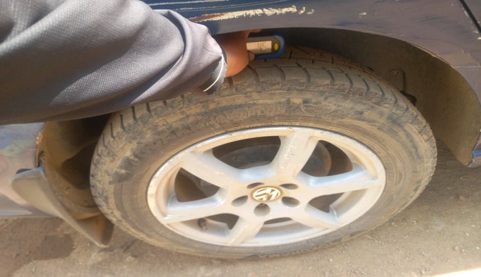 2012 Volkswagen Vento HIGHLINE 1.6 MPI, Petrol, Manual, 1,43,252 km, tyre