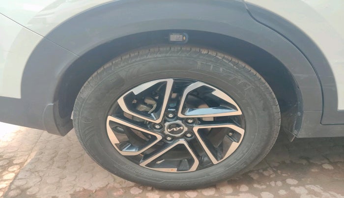 2023 KIA CARENS PRESTIGE PLUS 1.5 IMT DIESEL 7 STR, Diesel, Manual, 22,061 km, tyre