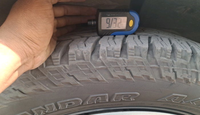 2016 Mahindra XUV500 W6, Diesel, Manual, 1,04,672 km, tyre