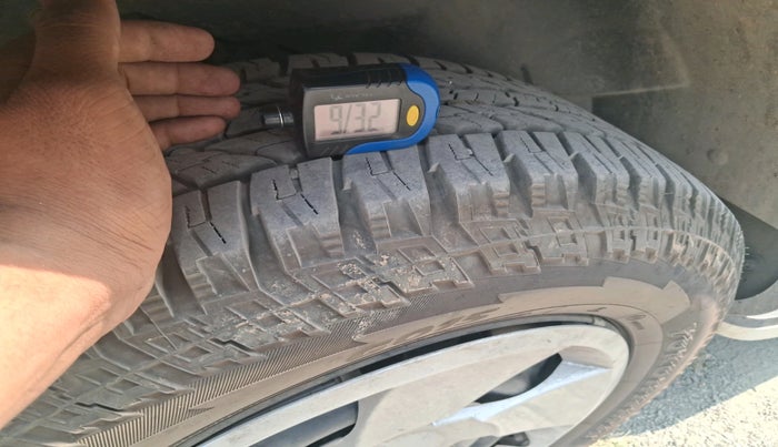 2016 Mahindra XUV500 W6, Diesel, Manual, 1,04,672 km, tyre