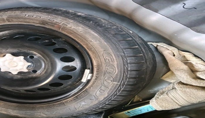 2016 Hyundai Grand i10 ASTA AT 1.2 KAPPA VTVT, Petrol, Automatic, 32,752 km, tyre