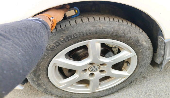 2014 Volkswagen Vento HIGHLINE DIESEL 1.6, Diesel, Manual, 1,52,154 km, tyre