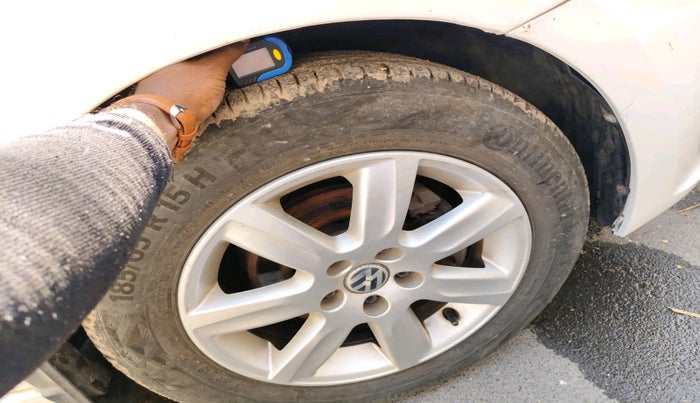 2014 Volkswagen Vento HIGHLINE DIESEL 1.6, Diesel, Manual, 1,52,154 km, tyre