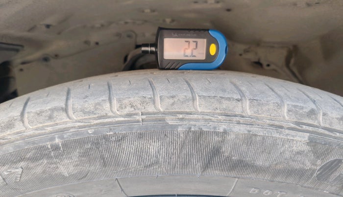 2016 Toyota Innova Crysta 2.8 ZX AT 7 STR, Diesel, Automatic, 2,06,445 km, tyre