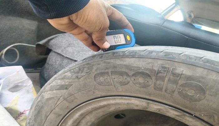 2011 Maruti Alto LX, CNG, Manual, 99,600 km, tyre