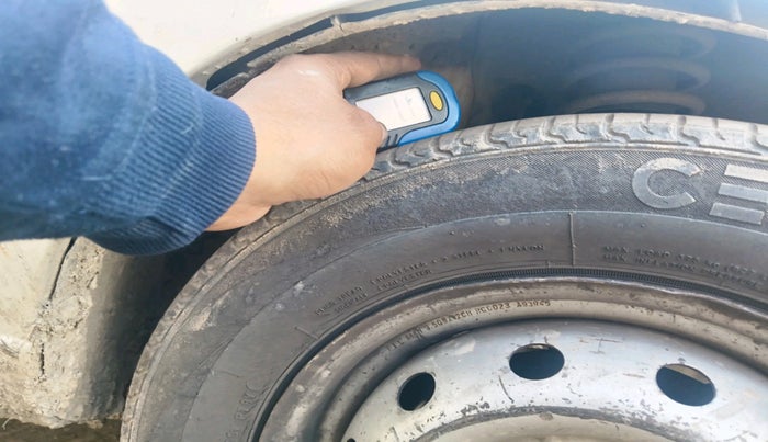 2011 Maruti Alto LX, CNG, Manual, 99,600 km, tyre