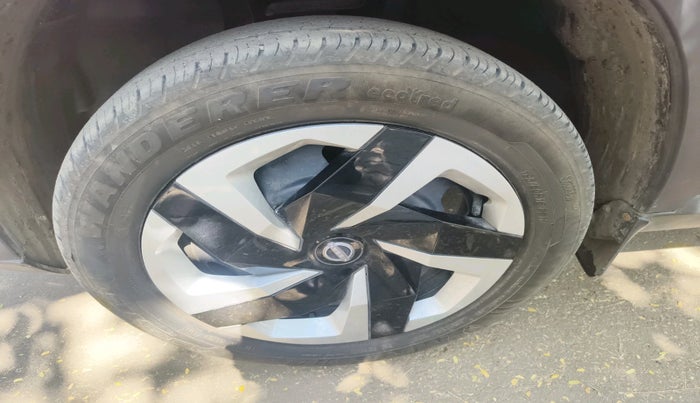 2024 Nissan MAGNITE XL, Petrol, Manual, 6,690 km, tyre