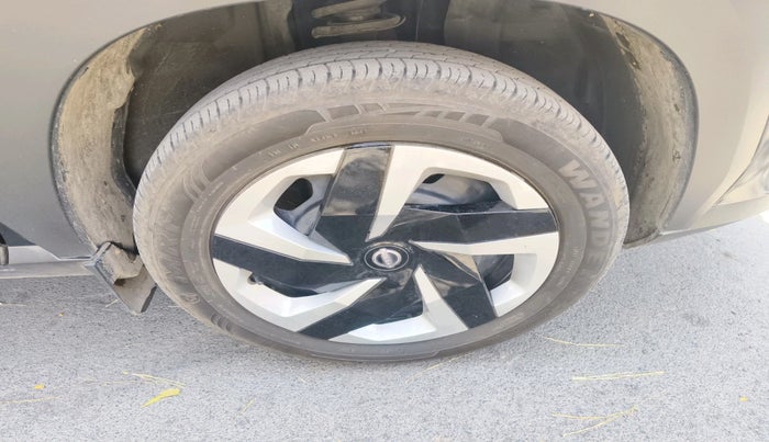 2024 Nissan MAGNITE XL, Petrol, Manual, 6,690 km, tyre