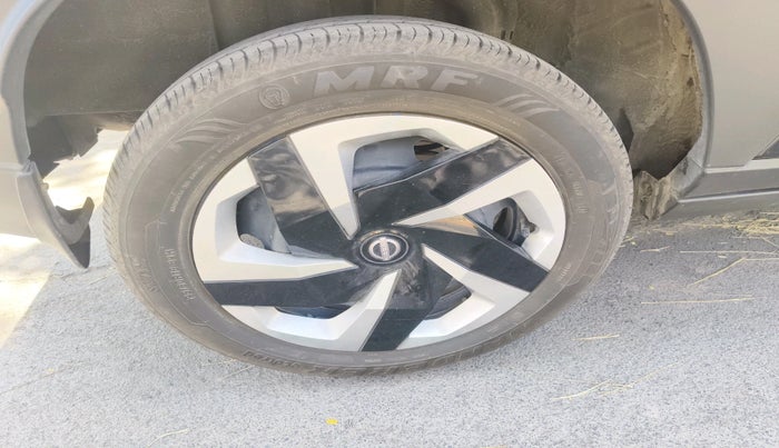 2024 Nissan MAGNITE XL, Petrol, Manual, 6,690 km, tyre