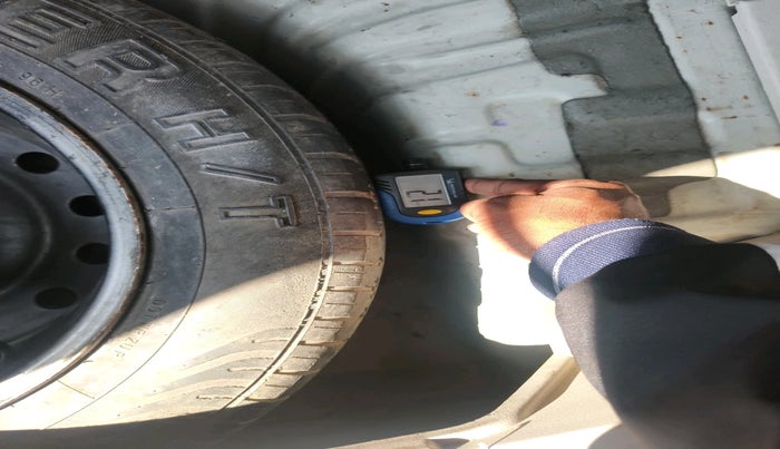 2019 Mahindra XUV300 W8 (O) 1.5 DIESEL, Diesel, Manual, 1,17,708 km, tyre