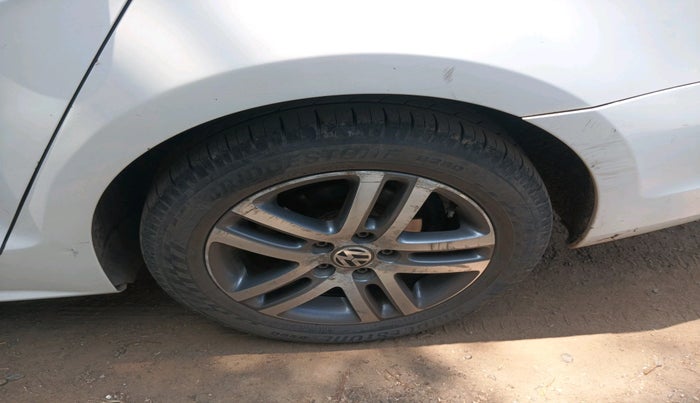 2014 Volkswagen Jetta HIGHLINE TDI AT, Diesel, Automatic, 1,22,700 km, tyre