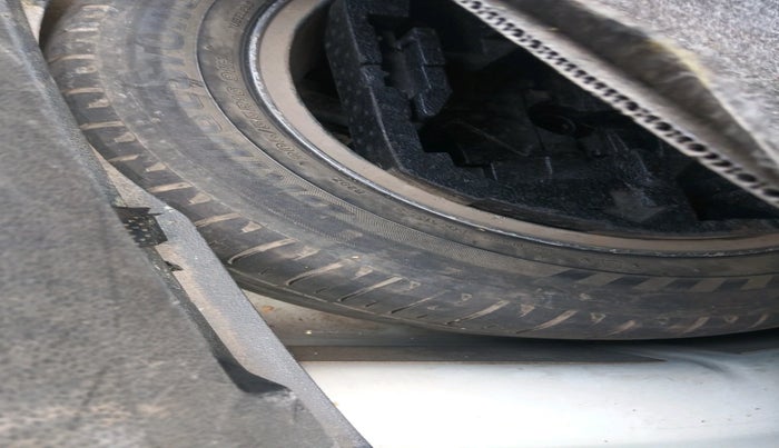 2014 Volkswagen Jetta HIGHLINE TDI AT, Diesel, Automatic, 1,22,700 km, tyre