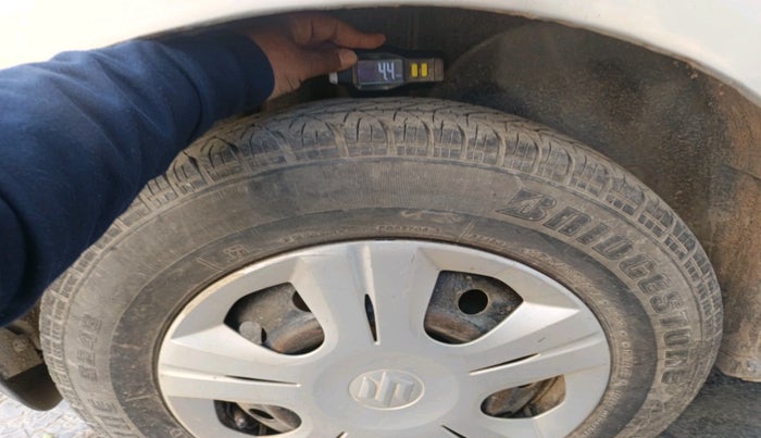 2015 Maruti Swift VXI, Petrol, Manual, 1,18,897 km, tyre