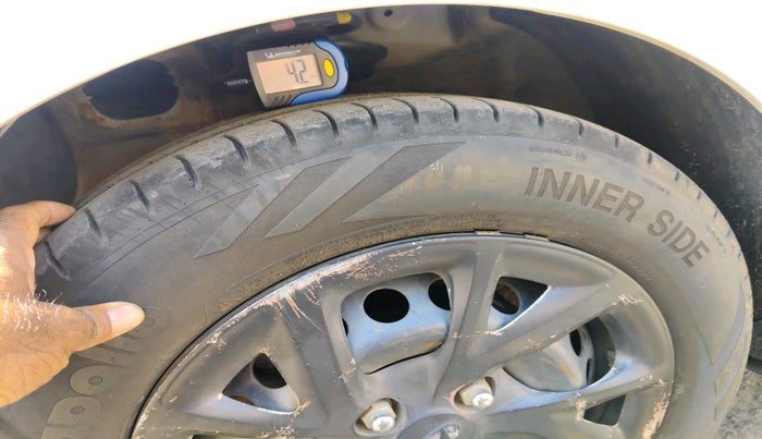 2017 Hyundai Grand i10 SPORTZ (O) 1.2 KAPPA VTVT, CNG, Manual, 86,661 km, tyre