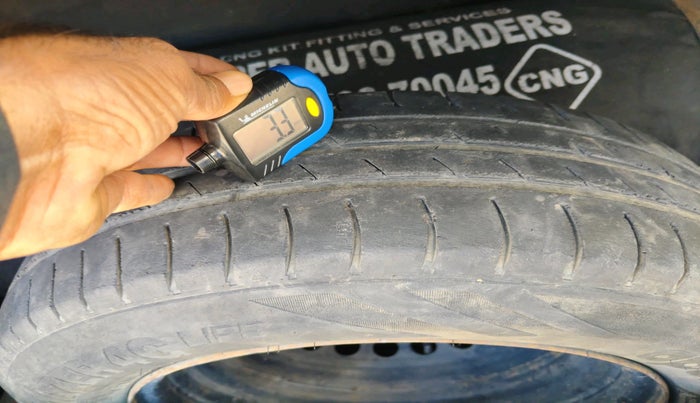 2017 Hyundai Grand i10 SPORTZ (O) 1.2 KAPPA VTVT, CNG, Manual, 86,661 km, tyre