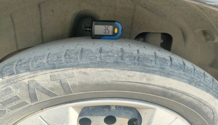 2019 Mahindra XUV300 W6 1.5 DIESEL, Diesel, Manual, 1,27,803 km, tyre