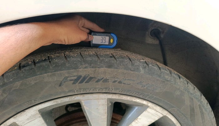 2015 Hyundai Verna 1.6 CRDI S, Diesel, Manual, 1,40,619 km, tyre