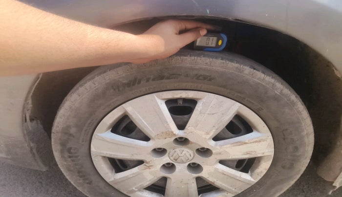 2013 Volkswagen Vento TRENDLINE 1.6, Petrol, Manual, 93,879 km, tyre