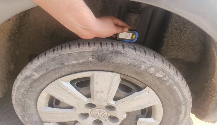 2013 Volkswagen Vento TRENDLINE 1.6, Petrol, Manual, 93,879 km, tyre