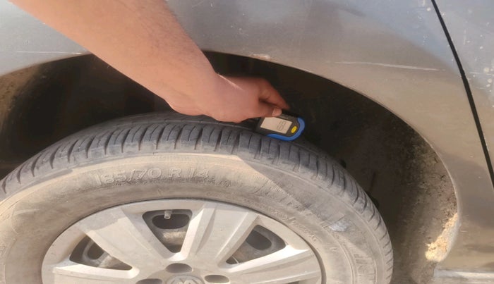 2013 Volkswagen Vento TRENDLINE 1.6, Petrol, Manual, 93,879 km, tyre