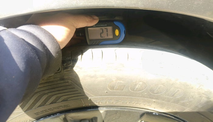 2018 Maruti Dzire LXI, CNG, Manual, 1,20,561 km, tyre