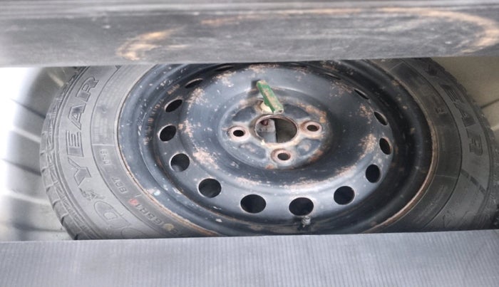 2011 Toyota Etios G, Petrol, Manual, 64,480 km, tyre