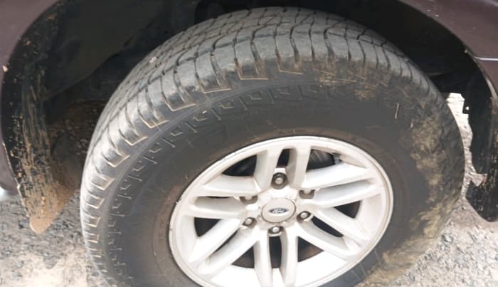2011 Ford Endeavour 2.5L 4X2 AT, Diesel, Automatic, 1,21,254 km, tyre