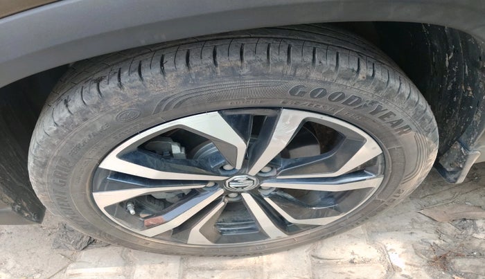 2024 MG HECTOR PLUS SHARP PRO 1.5 PETROL TURBO CVT 7 STR, Petrol, Automatic, 15,546 km, tyre