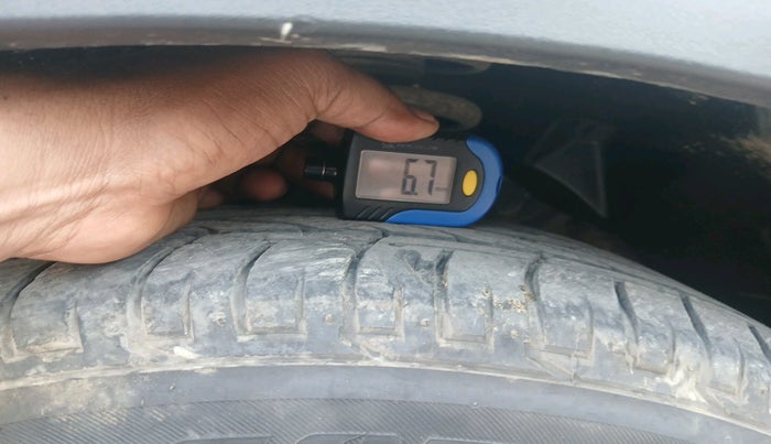 2023 Mahindra XUV300 W6 1.2 PETROL, Petrol, Manual, 27,043 km, tyre