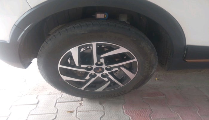 2024 Mahindra XUV400 EL Pro 39.4 KWH, Electric, Automatic, 31,510 km, tyre