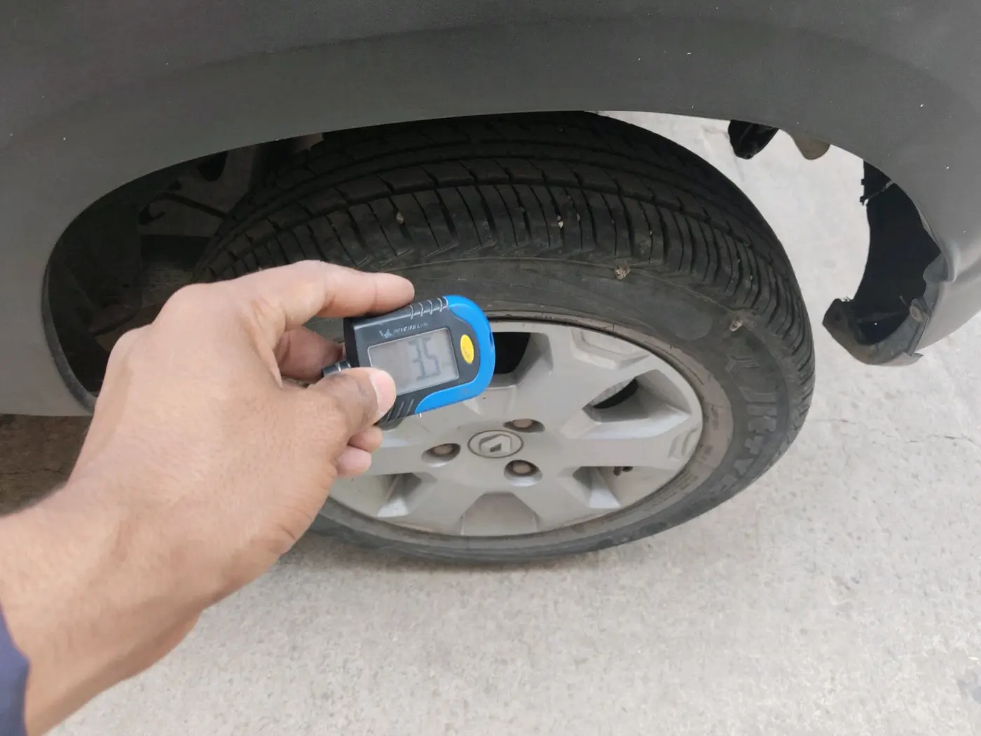 2018 Renault Kwid CLIMBER 1.0 AMT, Petrol, Automatic, 72,879 km, tyre
