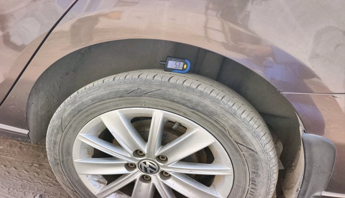 2016 Volkswagen Vento HIGHLINE DIESEL 1.5, Diesel, Manual, 99,981 km, tyre