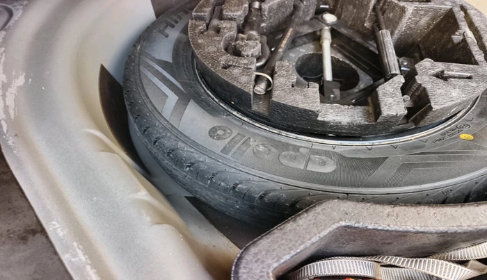 2016 Volkswagen Vento HIGHLINE DIESEL 1.5, Diesel, Manual, 99,981 km, tyre