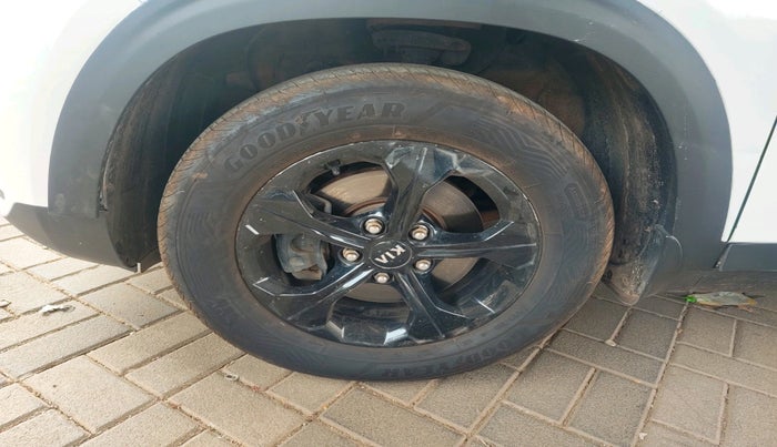 2020 KIA SELTOS HTK 1.5 PETROL, Petrol, Manual, 1,33,066 km, tyre