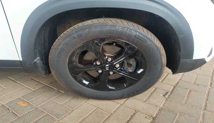 2020 KIA SELTOS HTK 1.5 PETROL, Petrol, Manual, 1,33,066 km, tyre