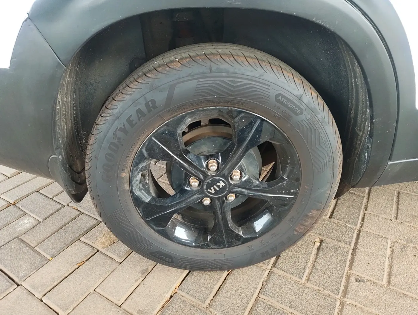 2020 KIA SELTOS HTK 1.5 PETROL, Petrol, Manual, 1,33,066 km, tyre