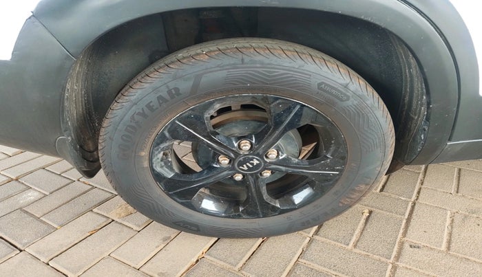 2020 KIA SELTOS HTK 1.5 PETROL, Petrol, Manual, 1,33,066 km, tyre