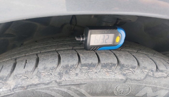 2017 Ford Ecosport TITANIUM + 1.5L DIESEL, Diesel, Manual, 1,74,412 km, tyre