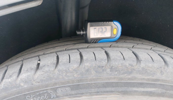 2017 Ford Ecosport TITANIUM + 1.5L DIESEL, Diesel, Manual, 1,74,412 km, tyre