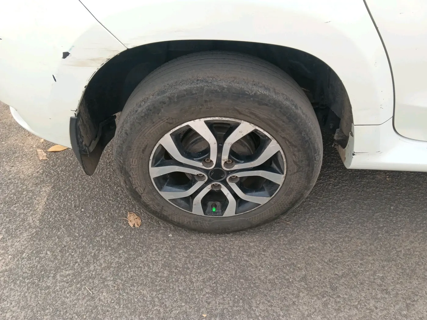 2014 Nissan Terrano XV D THP 110 PS, Diesel, Manual, 2,29,896 km, tyre