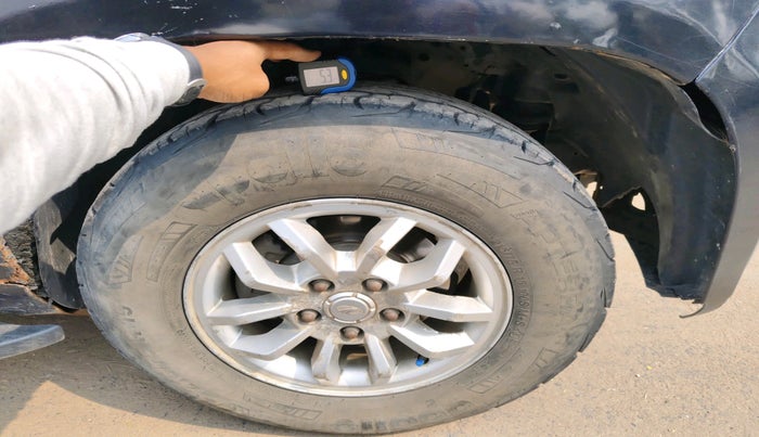 2015 Mahindra TUV300 T8 AMT, Diesel, Automatic, 1,82,396 km, tyre