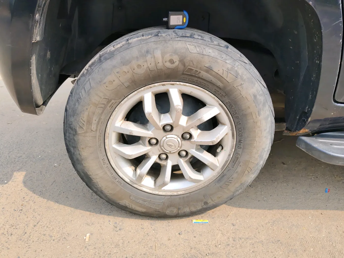 2015 Mahindra TUV300 T8 AMT, Diesel, Automatic, 1,82,396 km, tyre