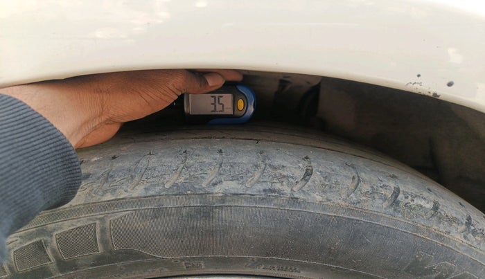 2017 Ford Ecosport TREND 1.5L PETROL, CNG, Manual, 1,31,240 km, tyre