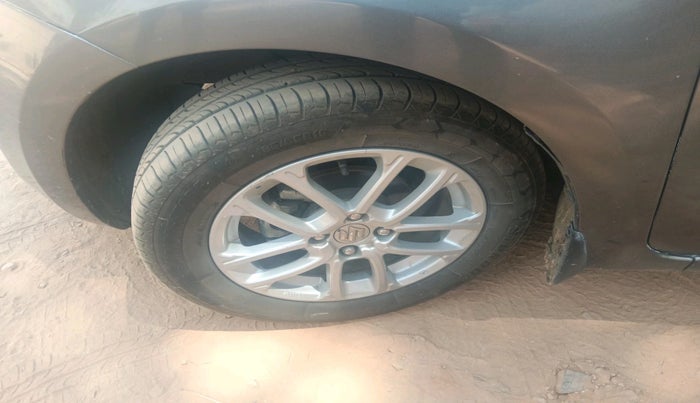 2019 Maruti Swift ZXI AMT, Petrol, Automatic, 79,104 km, tyre